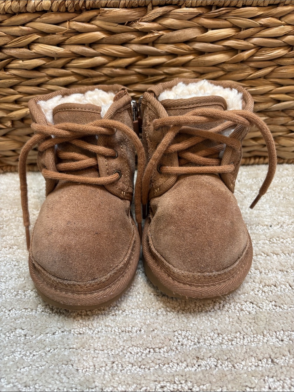 UGG Kids Chestnut Neumel II Boots Size 7 GUC